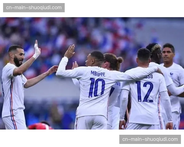 “特写：在尼翁总部，实时数据语言翻译员确保全球解说信息同步”